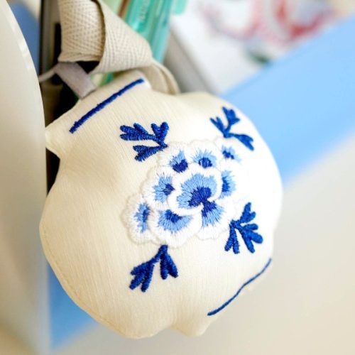 [NMK] White Porcelain Keyring - Peonies - Image 3