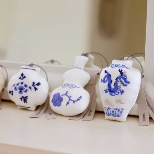 [NMK] White Porcelain Keyring - Blue Dragon - Image 3